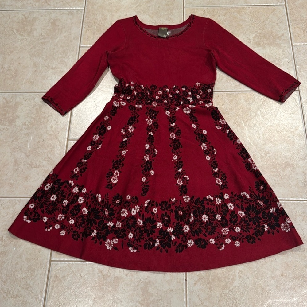 Taylor | 3/4 Sleeve Knit Dress | Red/Black Floral | Fit & Flare | size M